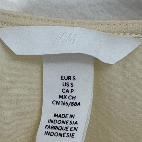 H&M NEW Yellow Eyelet Dress With Belt, Puff Sleeves New With Tags! size Small - Picture 4 of 6